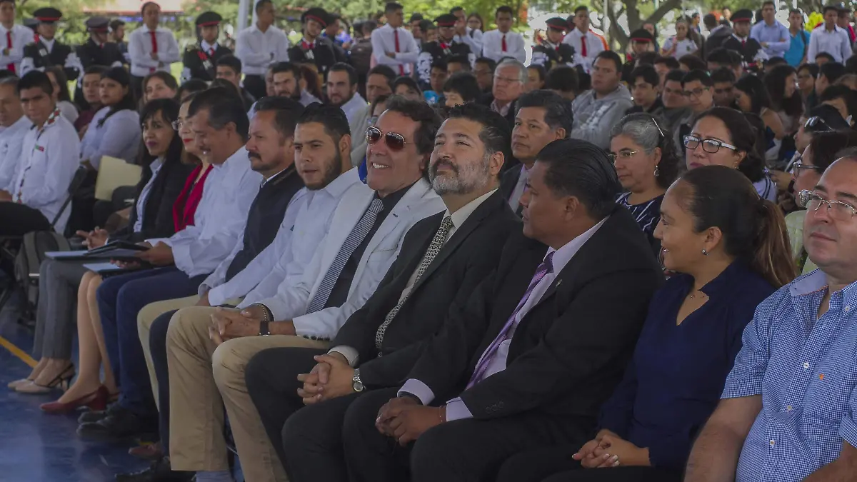 Profesores continuamente se someten a exámenes para ser pate de las becas en el extranjero.  Foto César Ortiz.